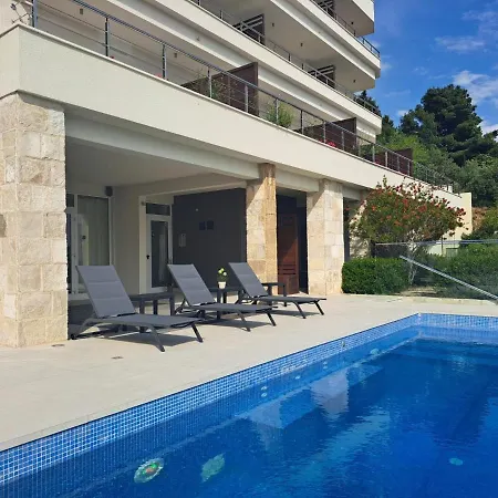 Apartman Jolara With Heated Pool