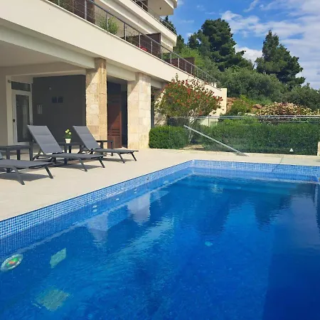 Jolara With Heated Pool Apartman