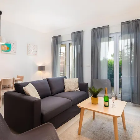 Jolara With Heated Pool Apartman Mimice